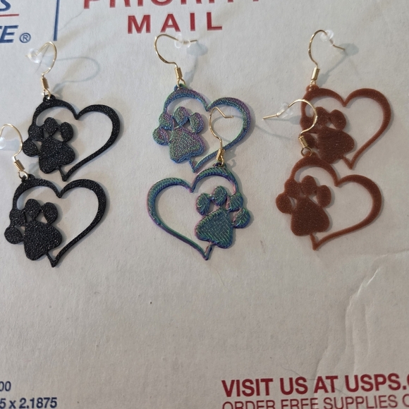 Paw print 3-D printed light-weight Earrings - Picture 4 of 4